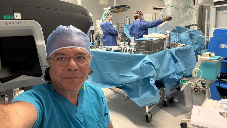 Türk doktor, dünyanın gözü önünde canlı ameliyat yapacak