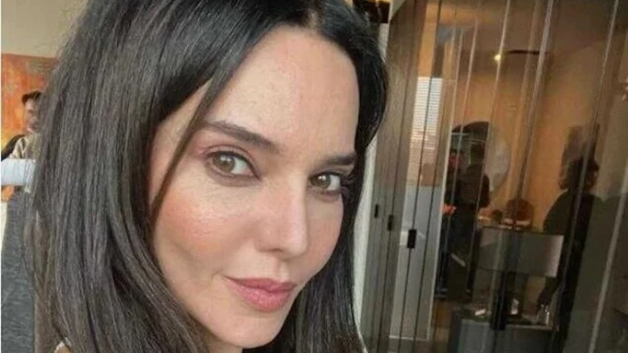 Hande Ataizi Bodrum'da görüntülendi! Plaj tarzıyla dikkat çekti