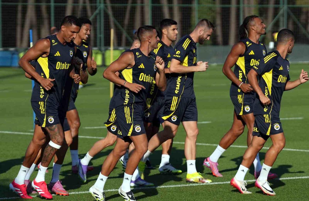 Fenerbahçe, Avusturya'da yapacağı kampta 3 hazırlık maçı oynayacak