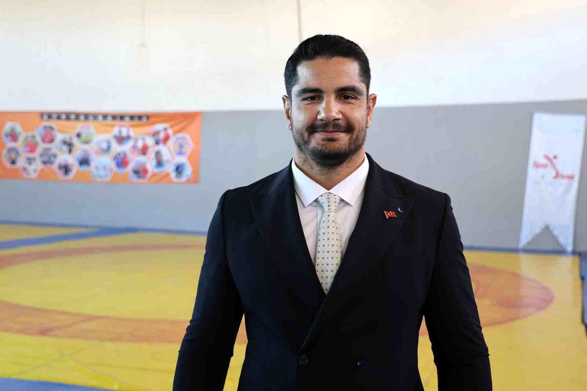Taha Akgül'den Sivas'taki TOHM'a tam not