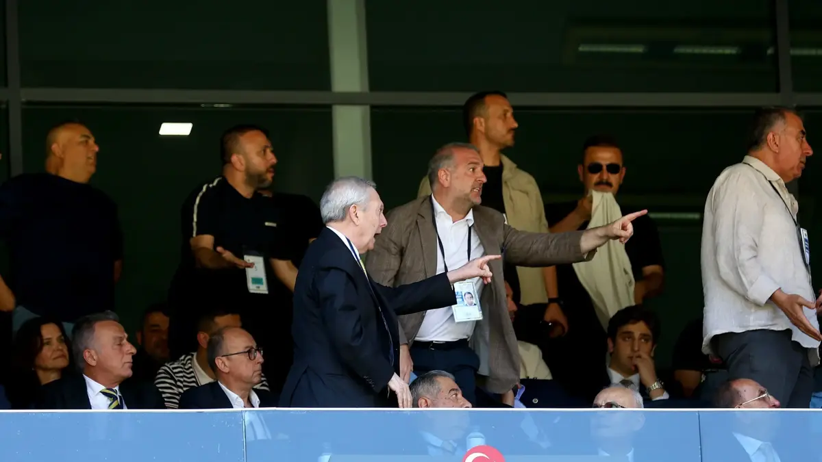 "8 yıldır nerede Aziz Yıldırım?" tezahüratı sonrası ortalık karıştı