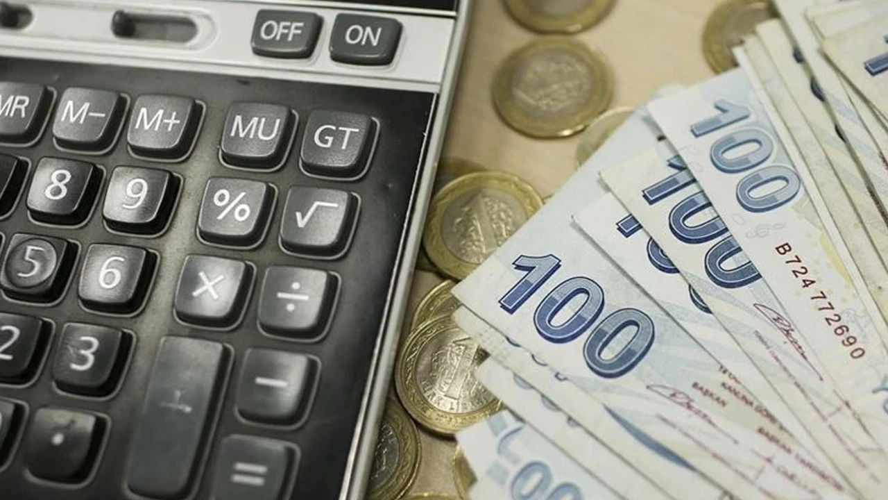 Ciro endeksinde sadece ticaret alarm veriyor