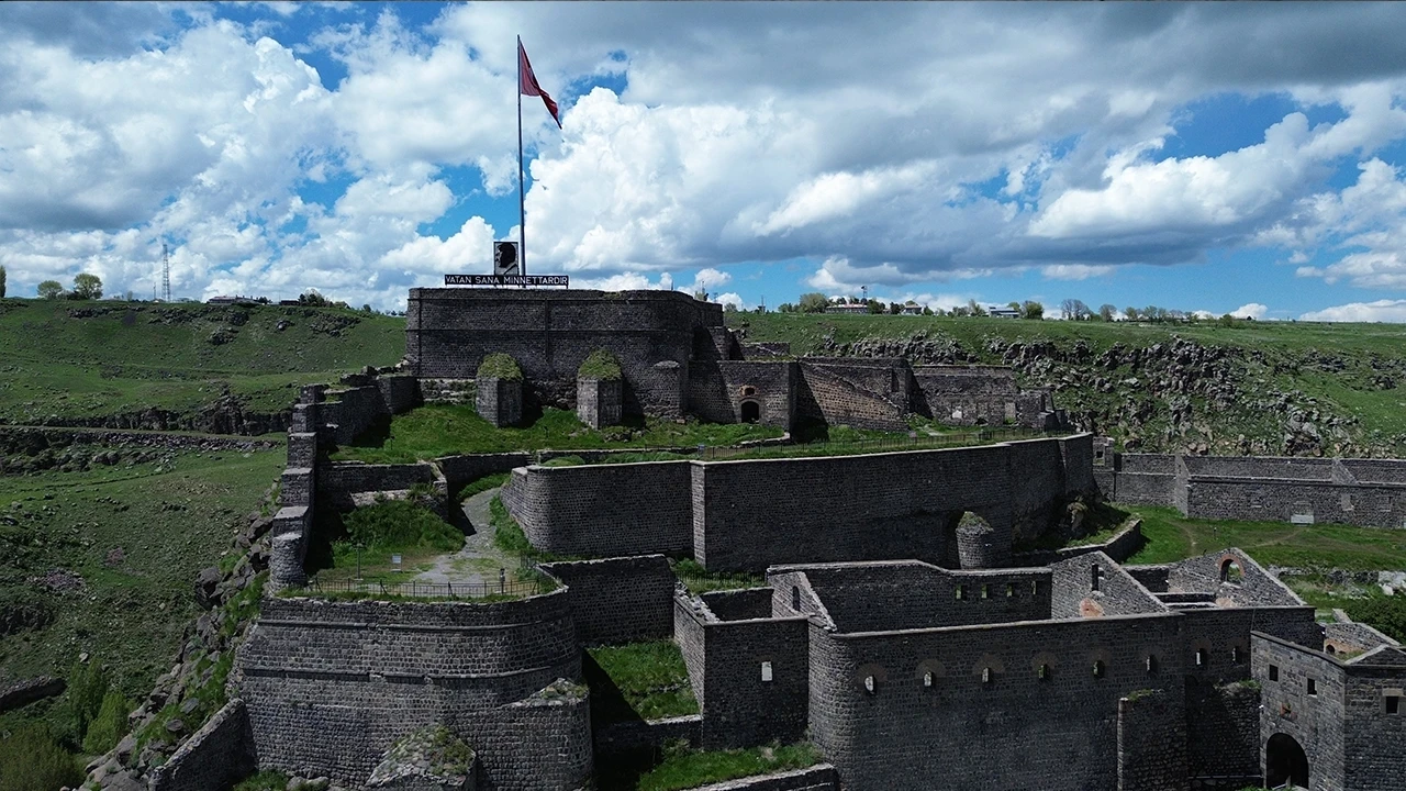 Asırlık ihtişamıyla Kars Kalesi UNESCO yolunda