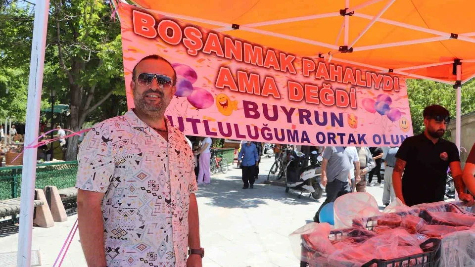 Avusturya gurbetçisinin Karaman'daki ilginç boşanma kutlaması: 'Boşanmak pahalıydı ama değdi' diyip lokma döktürdü