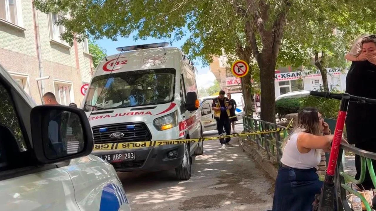 Eskişehir’de bir anlık ihmal can aldı! Korkuluklara yaslanınca tam 3 kat düştü!