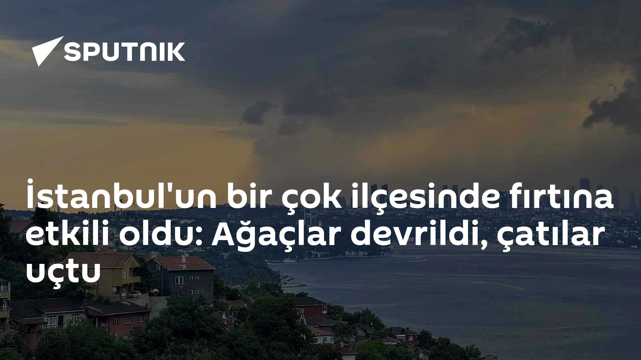 İstanbul'un bir çok ilçesinde fırtına etkili oldu: Ağaçlar devrildi, çatılar uçtu