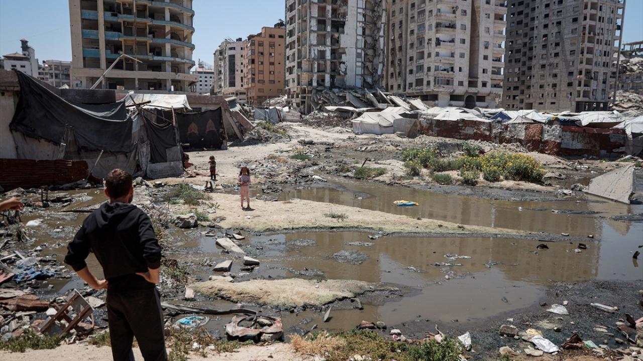Gazze'de halk şimdi de "kanalizasyon kaynaklı hastalıklarla" mücadele ediyor