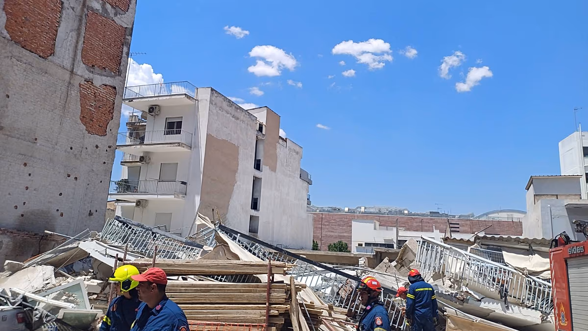 Yunanistan'da apartman çöktü, tüm sakinler sağ kurtarıldı