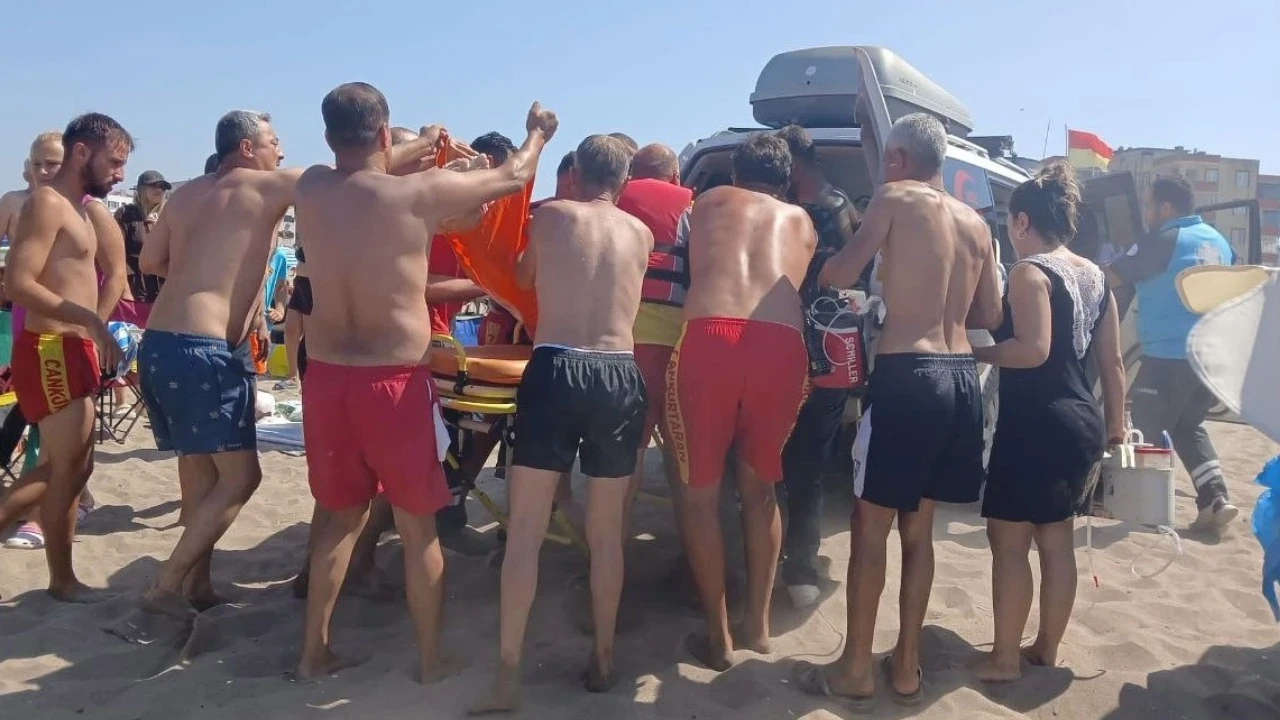 Denizde kalp krizi geçirdi, karada dakikalarca kalp masajı yaptılar