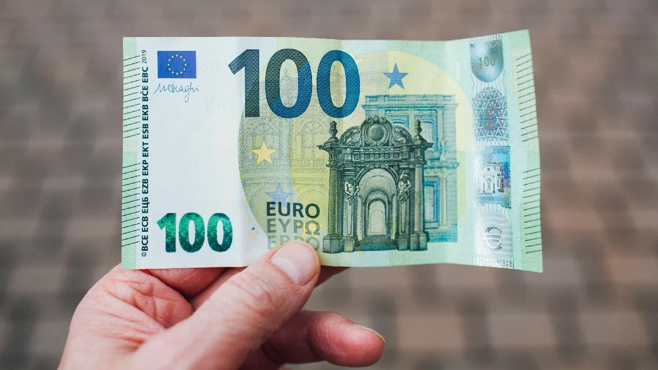 Bir ulusal para birimi daha tarihe karışıyor! Euro'ya geçiş için tarih belli oldu
