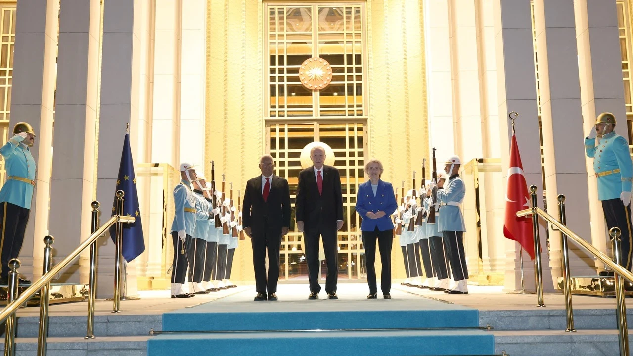 Cumhurbaşkanı Erdoğan, AB Konseyi Başkanı Costa ve AB Komisyonu Başkanı von der Leyen ile görüştü