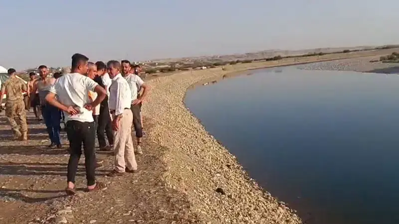 Batman'da çaya giren çocuk boğuldu, babasını ekipler kurtardı