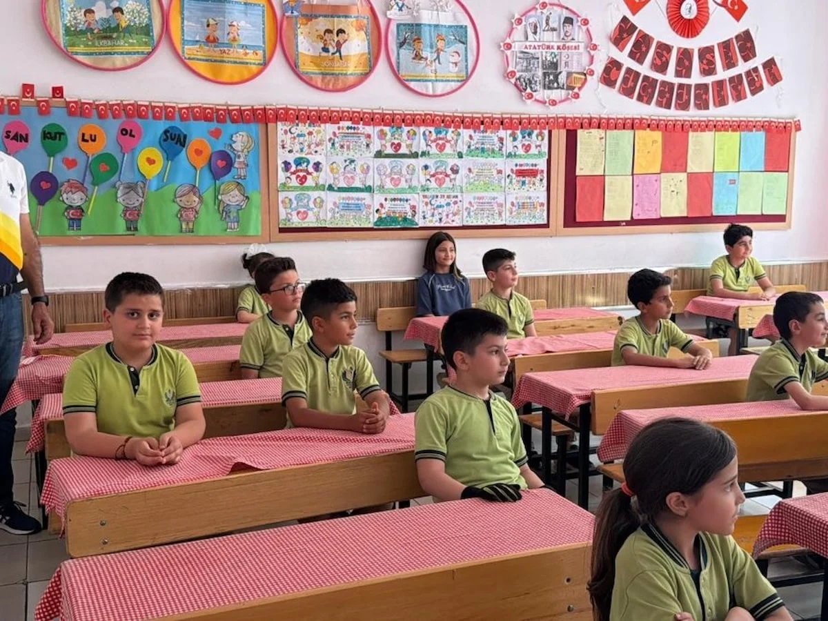 Adıyaman'da boğazına şeker kaçan öğrenci Heimlich manevrası ile kurtuldu
