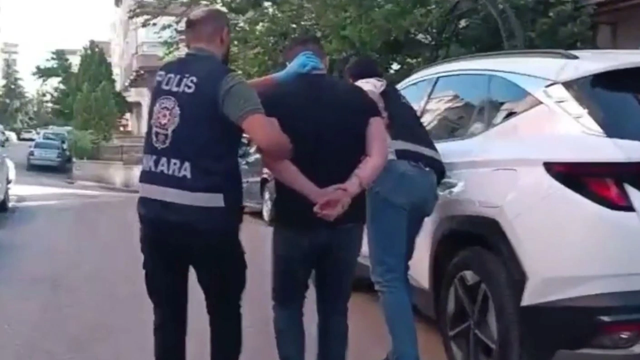 54 ilde suç örgütlerini öven paylaşımlara operasyon: 258 gözaltı