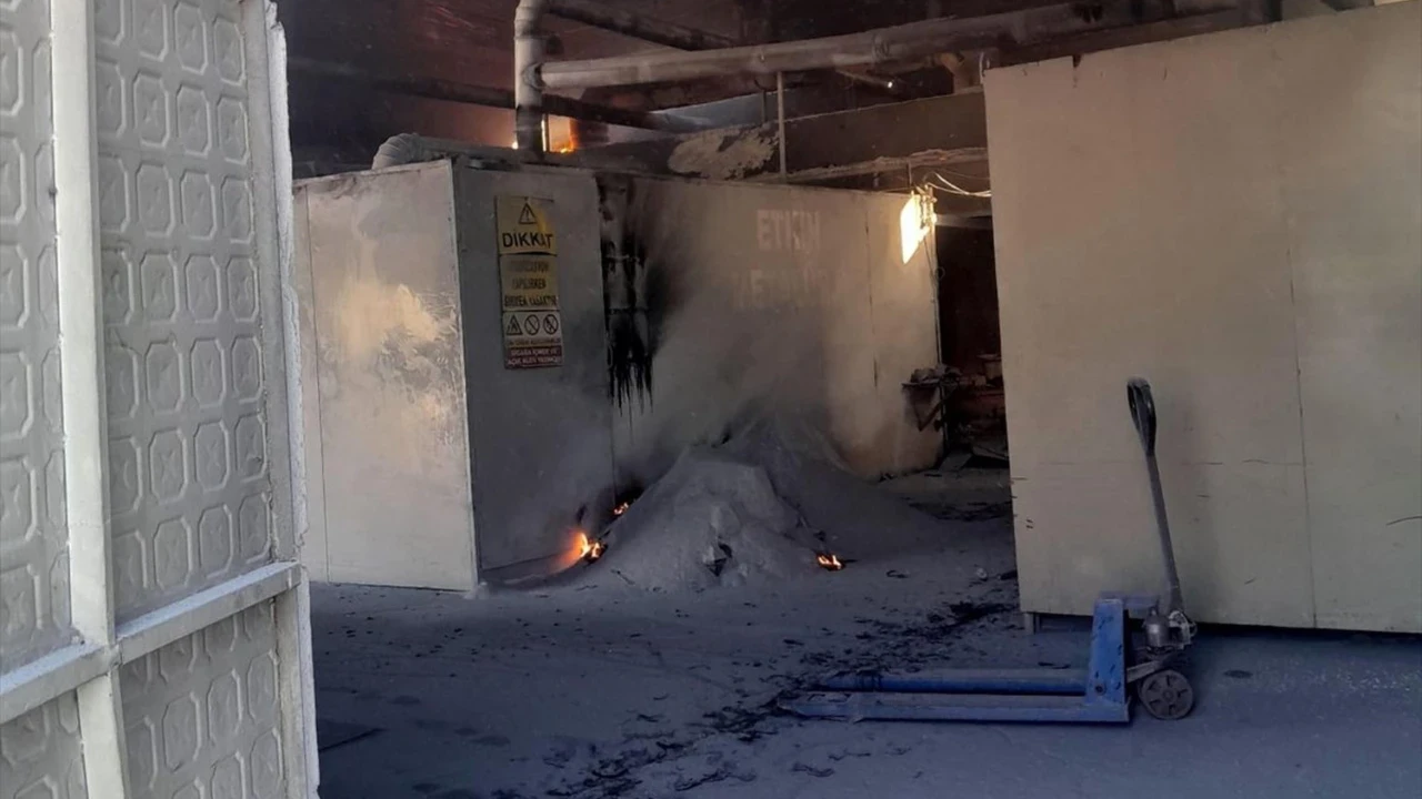 Fabrikada kazan patladı: 3 işçi yaralandı