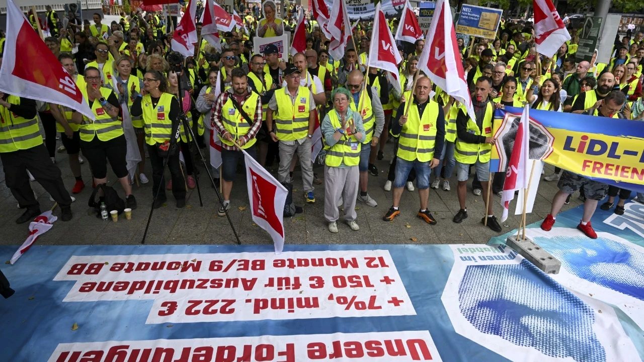 Perakende devleri kilitlendi: Binlerce işçi grevde