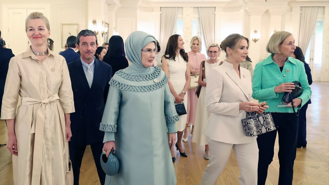 Emine Erdoğan, NATO marjında lider eşleriyle Çankaya Köşkü'nde bir araya geldi