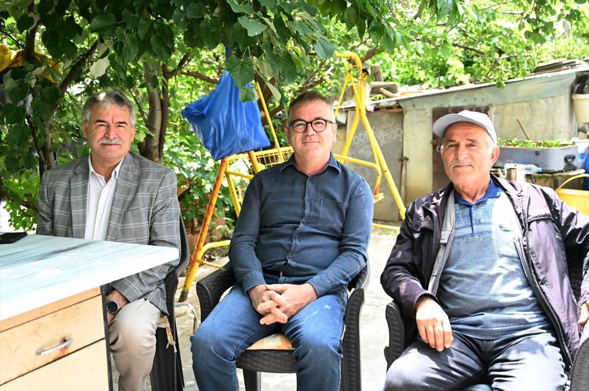 Başkan Ustaoğlu'ndan şehit babalarına Babalar Günü ziyareti