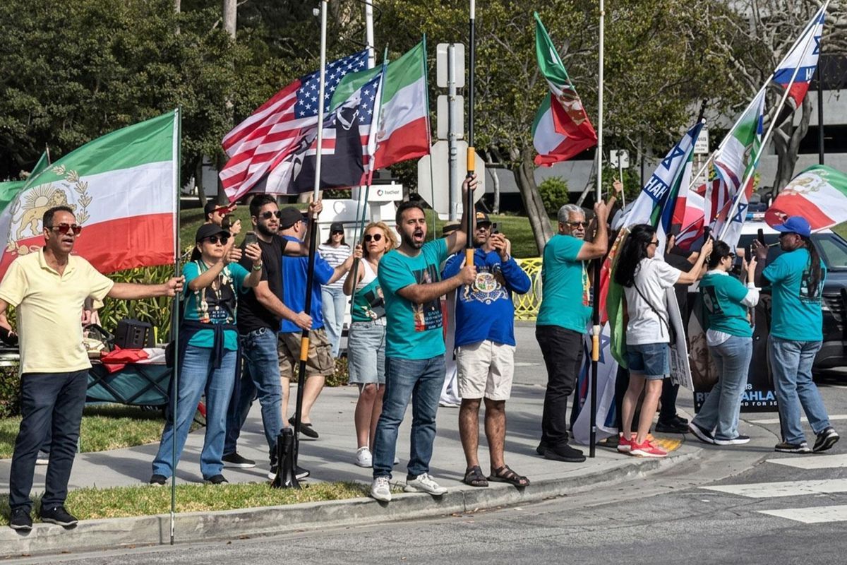 İran Milli Takımı'na Los Angeles'ta protesto