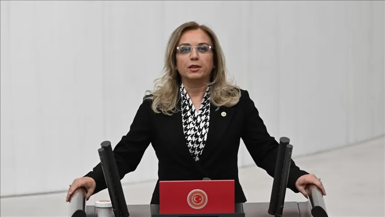 MHP Grup Başkanvekili Filiz Kılıç, şehit öğretmen Şenay Aybüke Yalçın'ı andı
