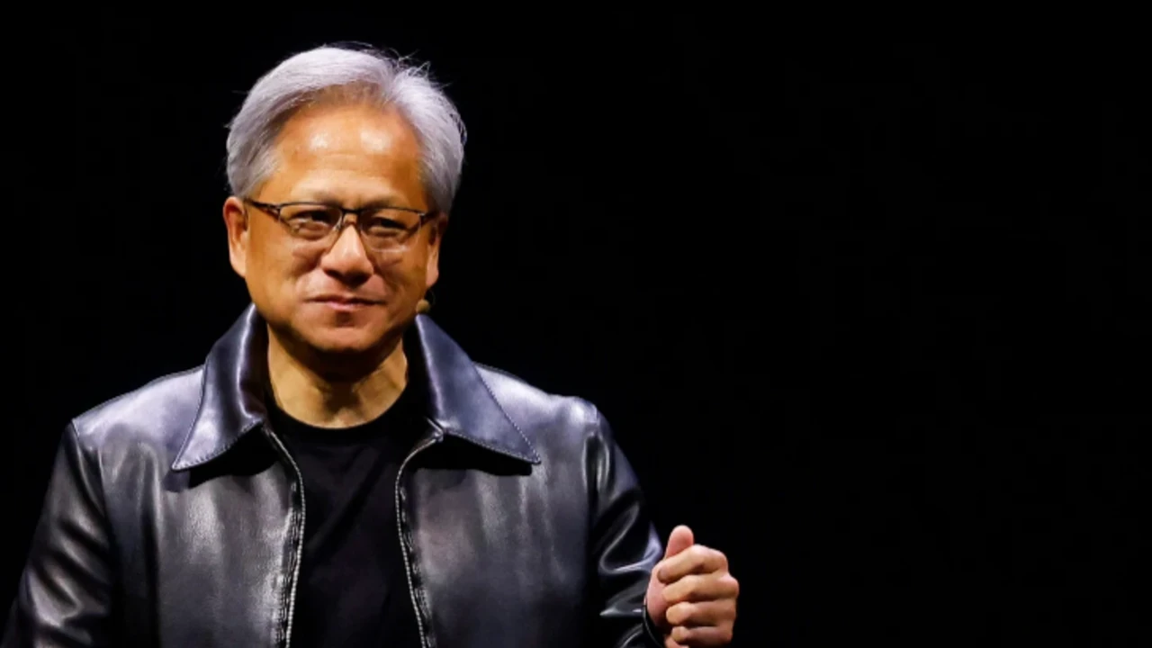 Nvidia CEO'sunun yıllardır üzerinden çıkarmadığı deri ceket 960 bin dolara satıldı, Nvidia CEO'sunun eski deri ceketi servet değerine satıldı: Fiyatı şaşırttı!