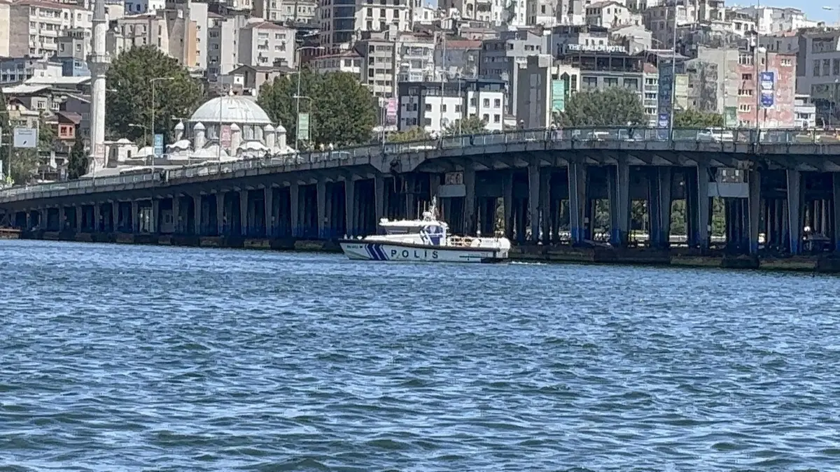 Haliç'te korkutan kaza! Denize düşen görevli aranıyor