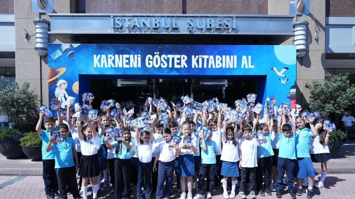 Karne heyecanı bu yıl da kitapla taçlanıyor! İş Bankası’nın Karneni Göster Kitabını Al kampanyası 19 yaşında
