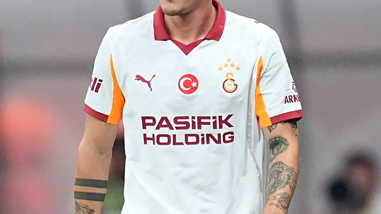 Galatasaray'da yıldız oyuncu takımdan ayrıldı! Bonservis bedeli belli oldu
