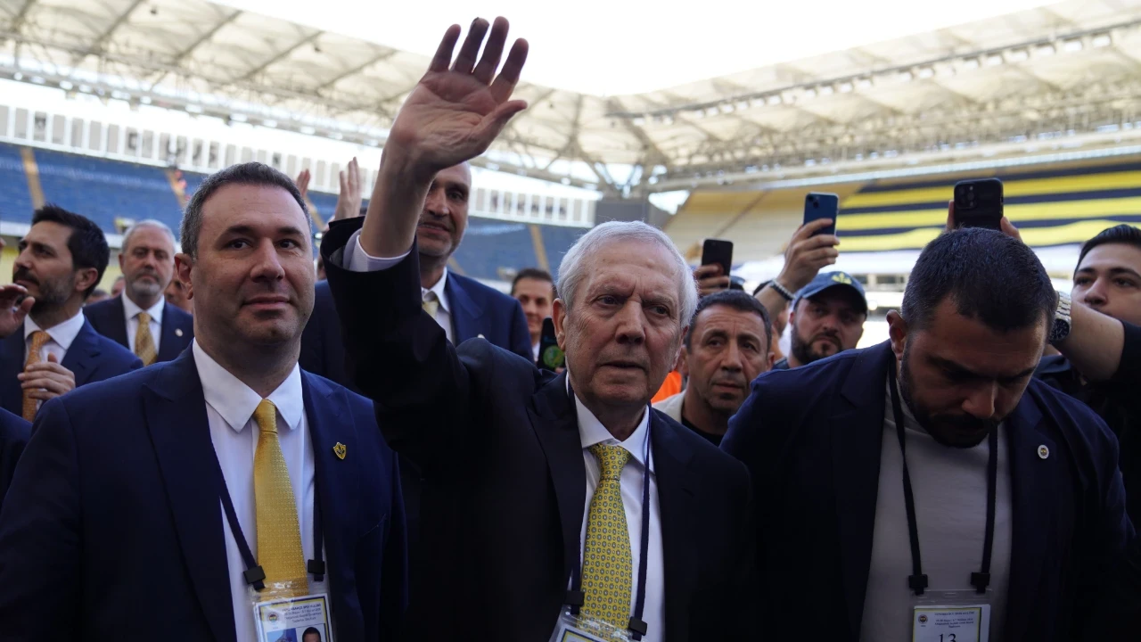 Fenerbahçe Futbol A.Ş.'de kadro yenilendi: Aziz Yıldırım başkanlığındaki 13 isim
