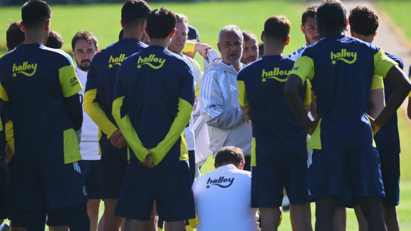 Fenerbahçe'de sakatlık şoku: Sahadan sedyeyle çıktı