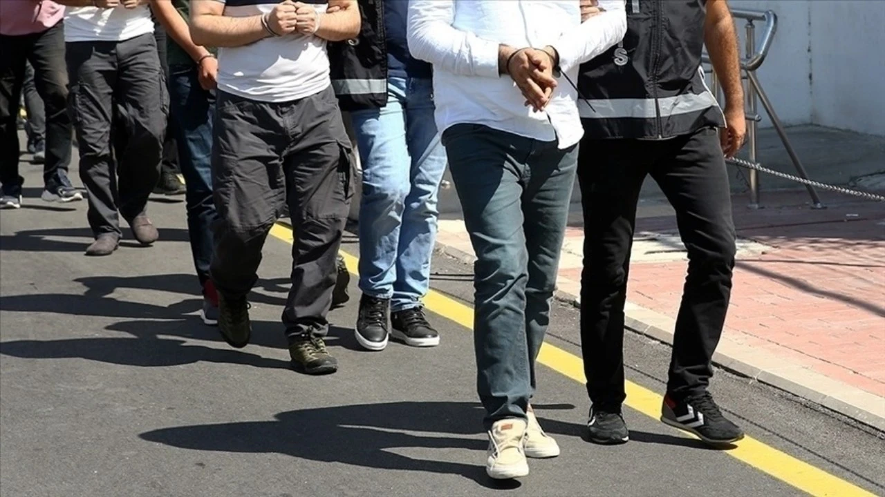 Edirne'de operasyon: Yurt dışına kaçmaya çalışan 6 FETÖ şüphelisi yakalandı