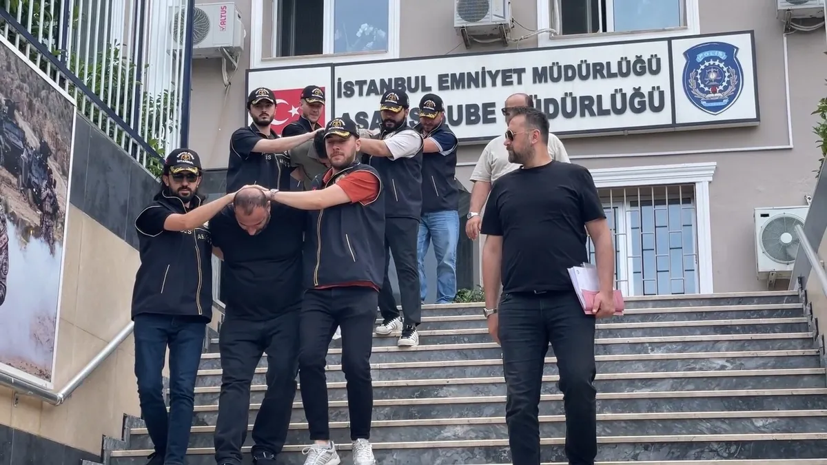 Dubaili kuyumcu tuzağıyla 15 milyonluk vurgun: 2,5 kilogram altını alan 3 zanlı parayı bir haftada...