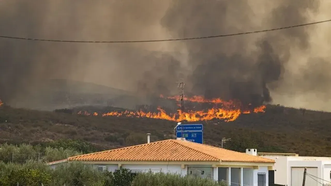 İspanya'da orman yangınları nedeniyle 60 bin kişi tahliye edildi