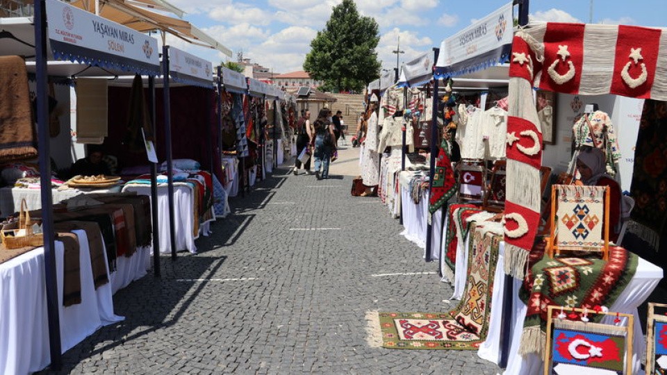Sivas'ta "Yaşayan Miras Şöleni" başladı