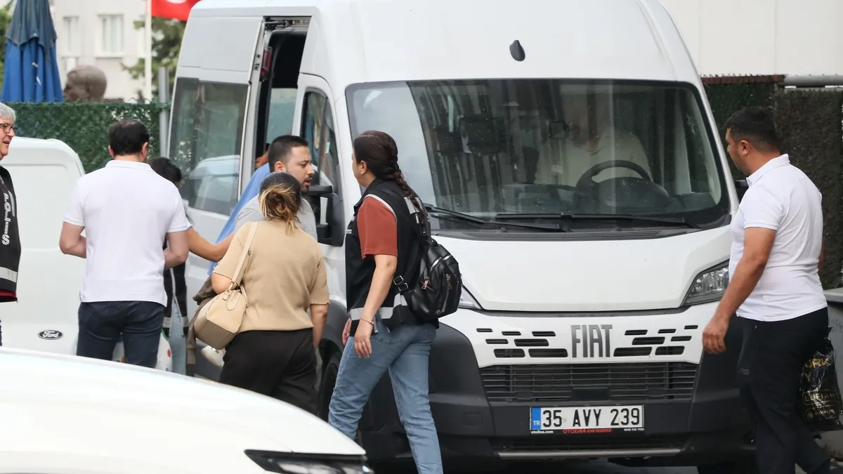 Seferihisar Belediyesi'ndeki imar ve rüşvet operasyonunda başkan yardımcısı dahil 5 kişi tutuklandı