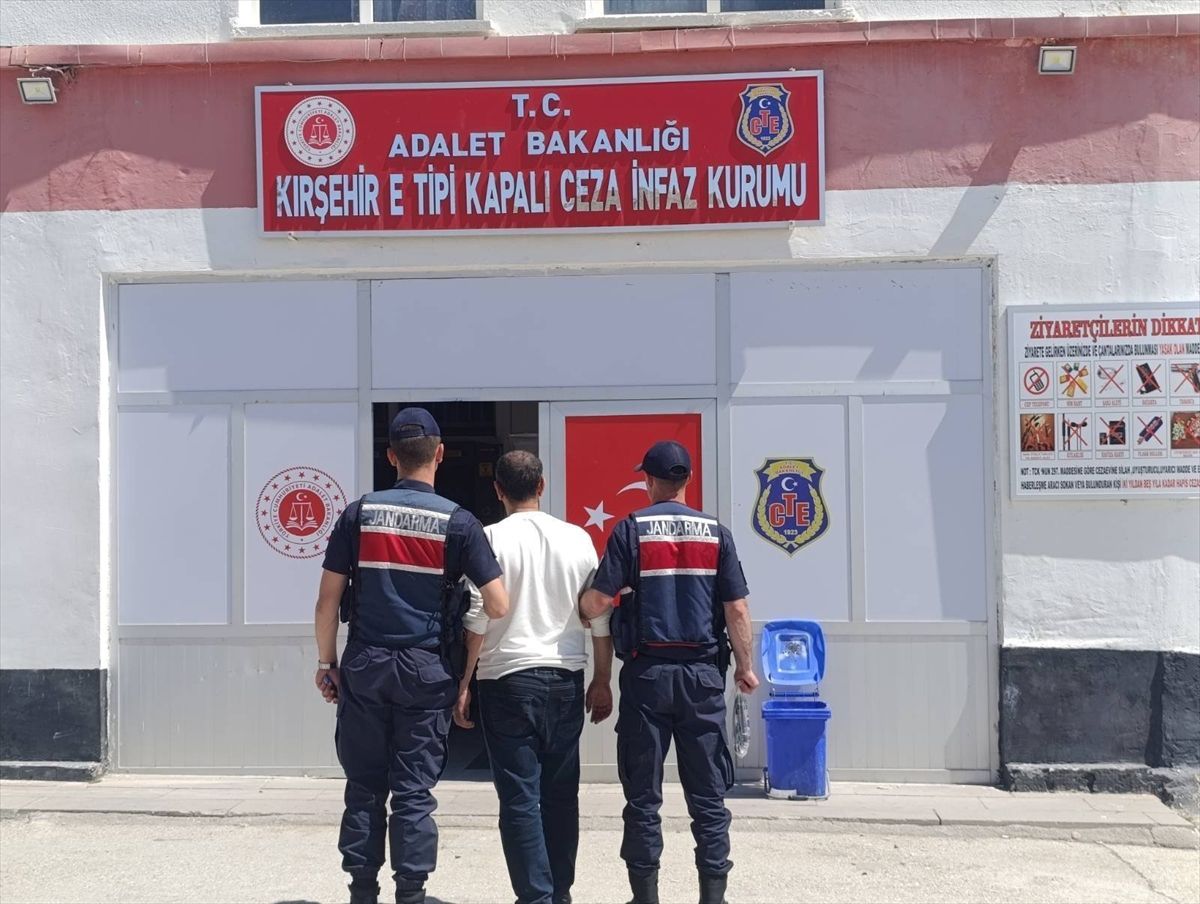 Kırşehir'de 2 firari hükümlü yakalandı