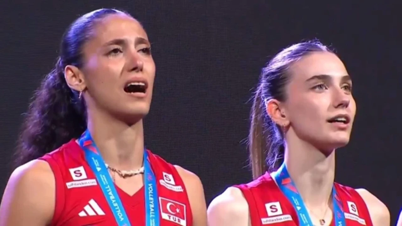 Kupa törenine damga vuran anlar! Gözyaşları içinde okudu...