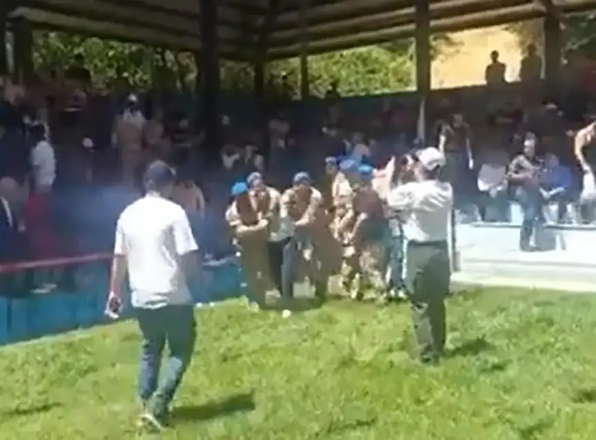 Tartışmalı yağlı güreş organizasyonu olaylı başladı! Yakınlar kavgaya tutuştu, jandarma güçlükle ayırdu