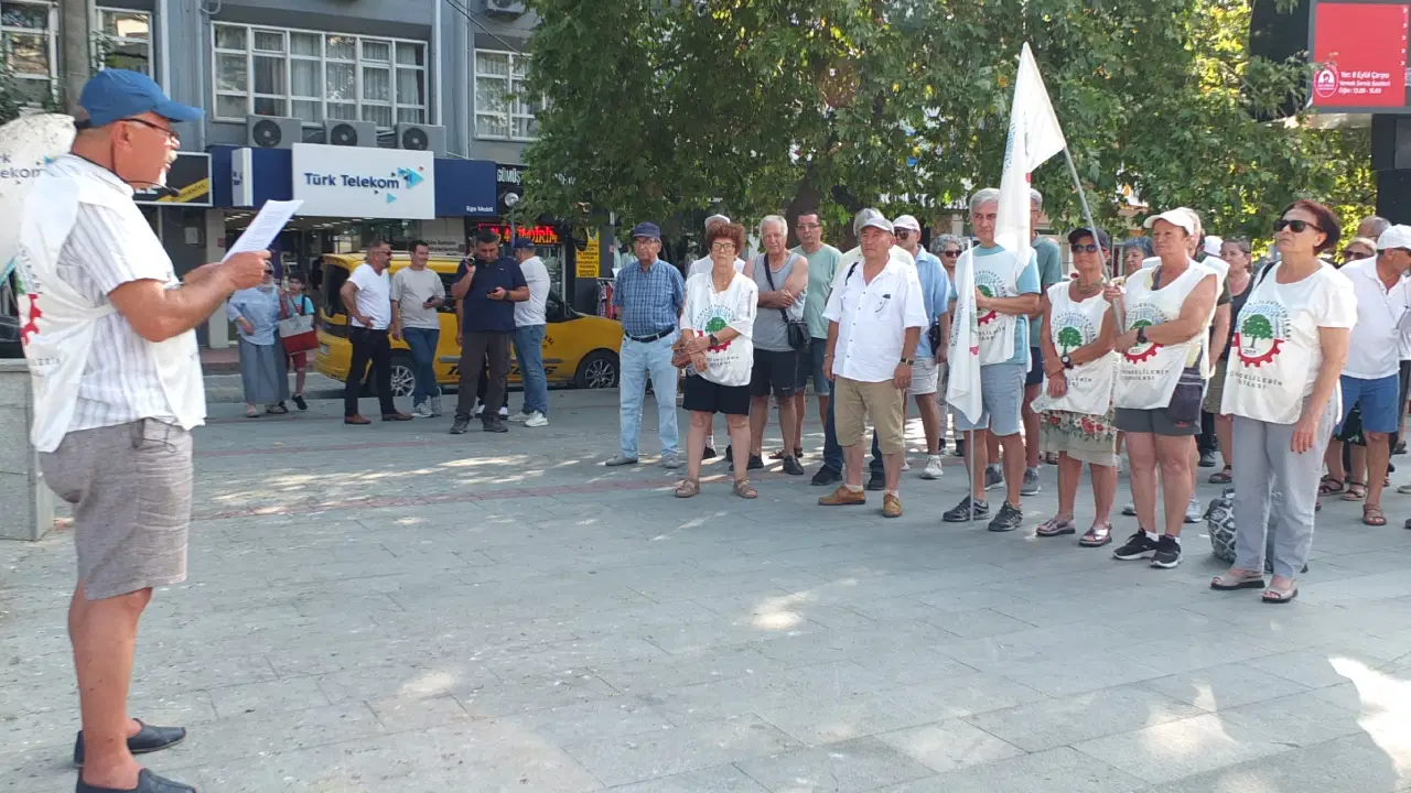 Balıkesir'de emeklilerden açıklanan maaş zammına tepki