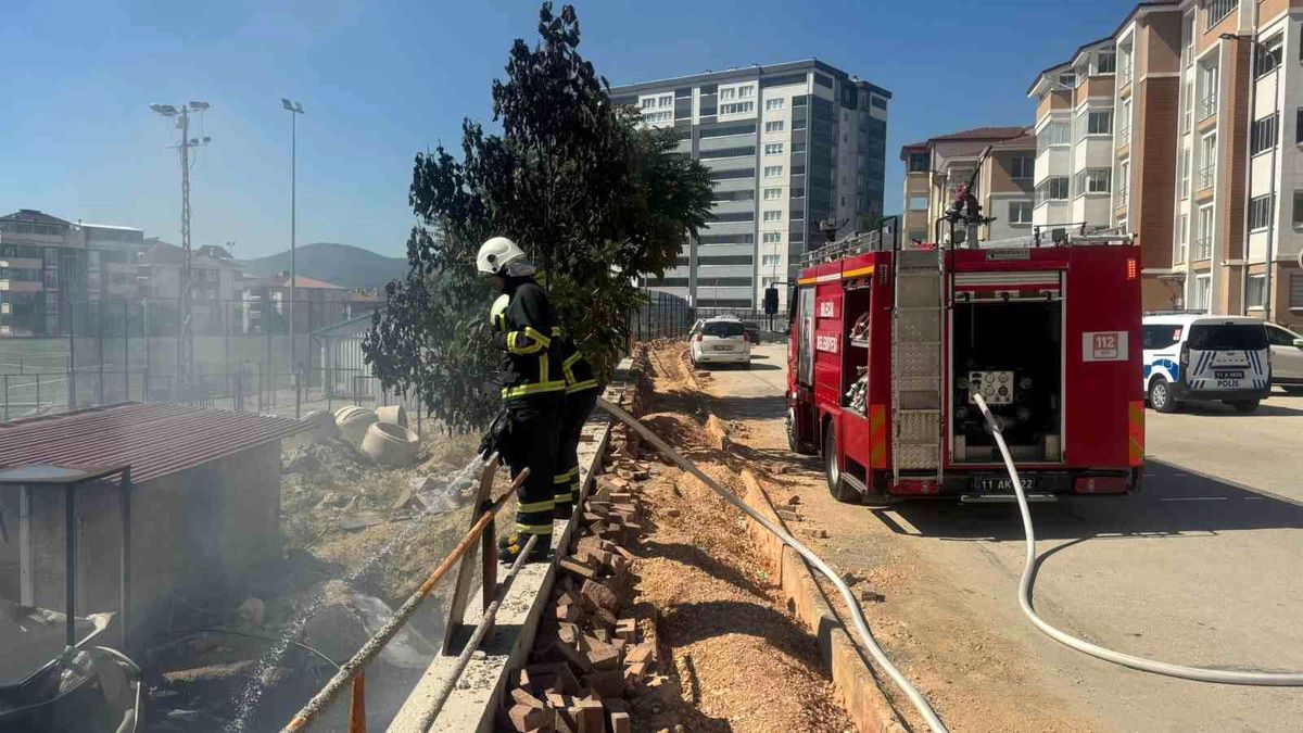 Bilecik'te stadyum inşaat alanında yangın çıktı