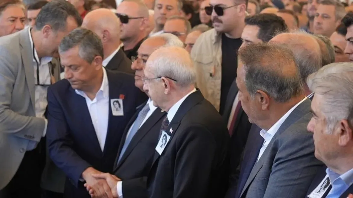 Aslı Baykal'dan cenaze sonrası CHP'ye gönderme: Gösteriş gizli şirktir