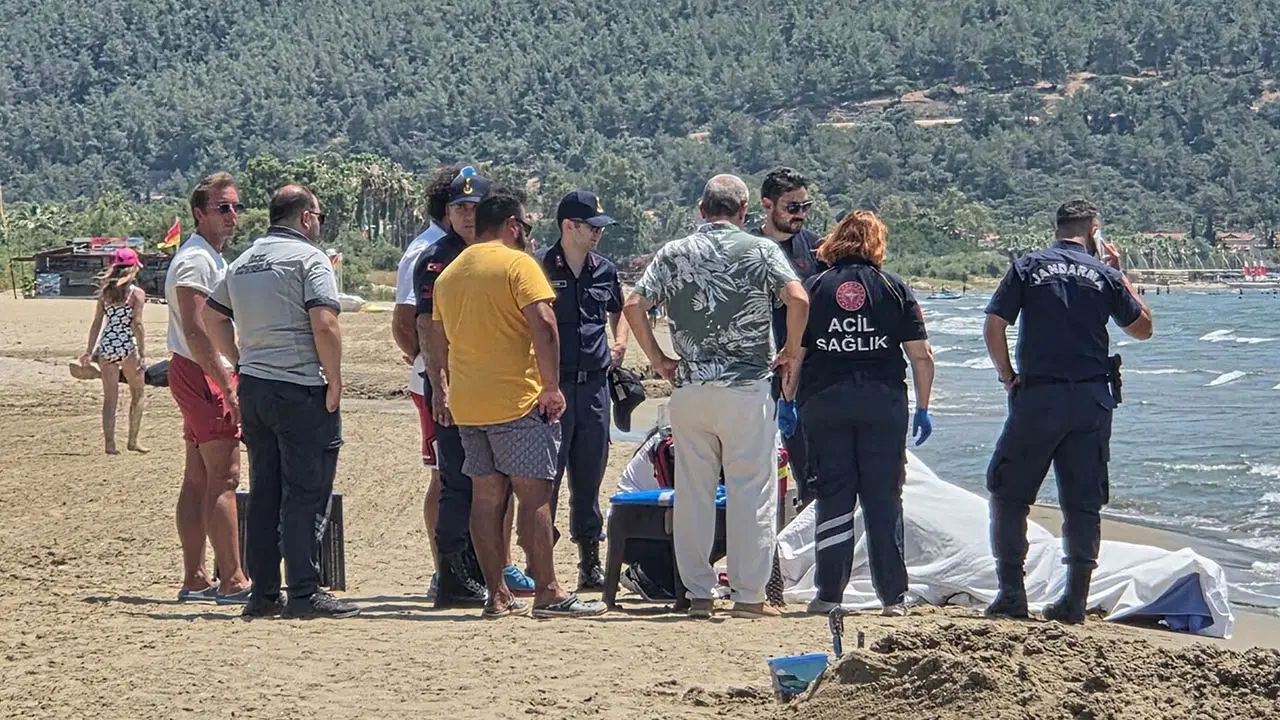 İzmir'de sahile vurmuş erkek cesedi bulundu