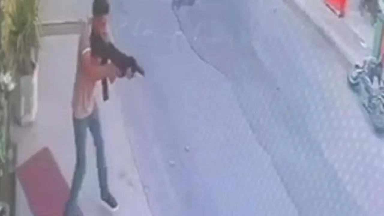 Bodrum'da dehşet anları: Eğlence mekanının önünde rastgele ateş açtı