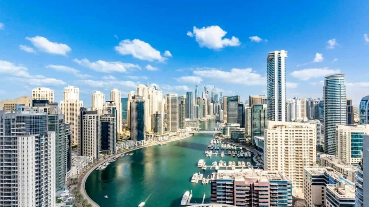 Dubai turist çekmek için kesenin ağzını açtı: Misafir getirene 817 dolar değerinde hediye!