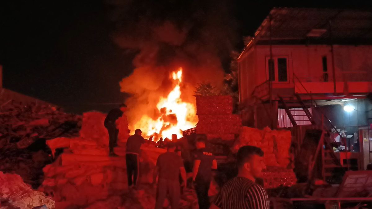 Bursa'da geri dönüşüm tesisinde yangın