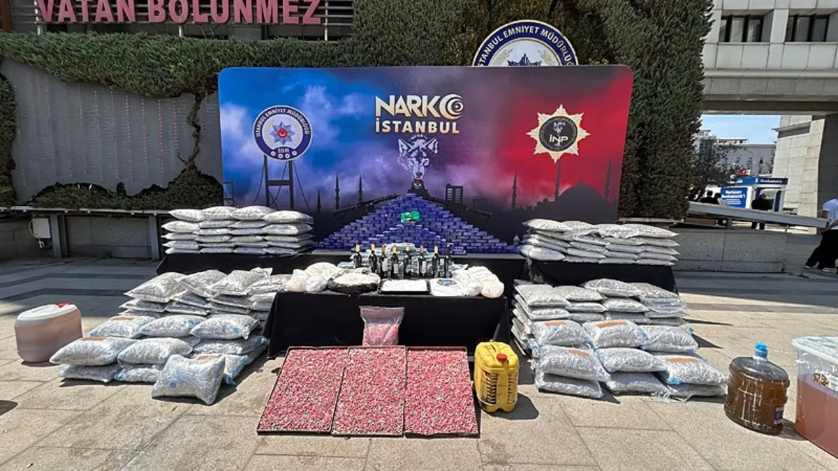 İstanbul merkezli operasyonlarda 1 ton 45 kilo uyuşturucu ele geçirildi