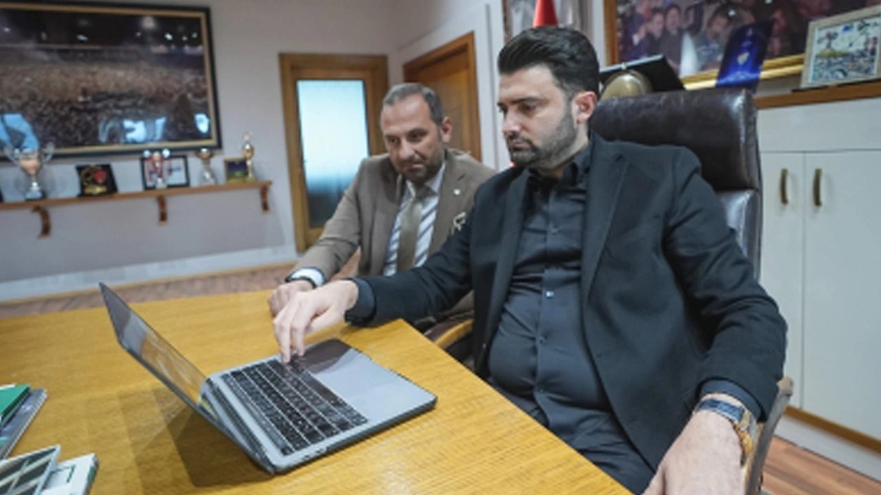 Bursaspor Başkanı Enes Çelik golcü transferi için müjdeyi verdi
