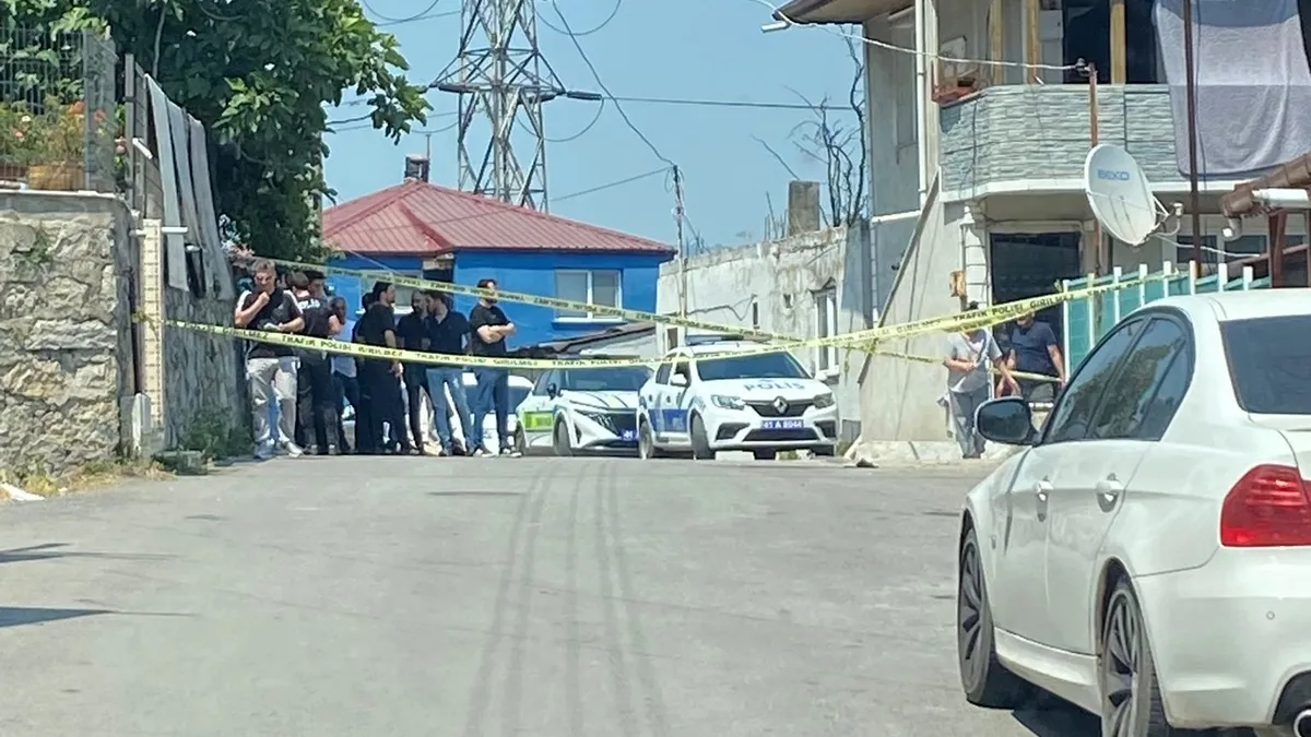 Kocaeli'de kan donduran vahşet! Eşini sokak ortasında bıçakladı | Linçten polis kurtardı