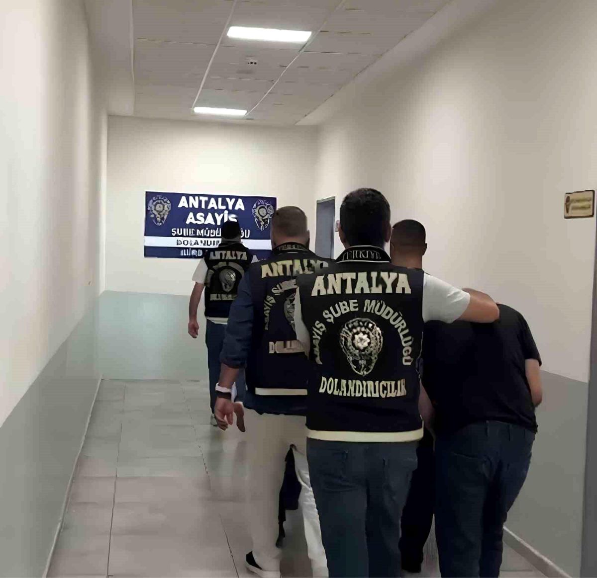 Kuyumculara sahte altın diş satan şüphelilere, polisten 'Gülen yüz' operasyonu