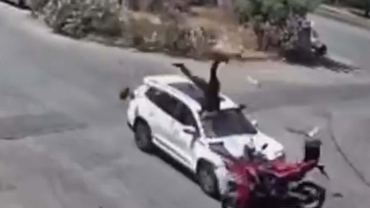 İzmir'de ehliyetsiz sürücü dehşet saçtı! Kan donduran kazada metrelerce havaya fırladı…